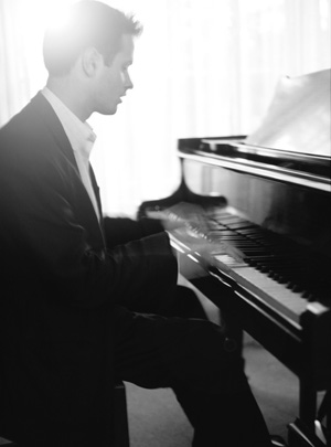 Booking agent for Robert - Pianist | Contraband Events